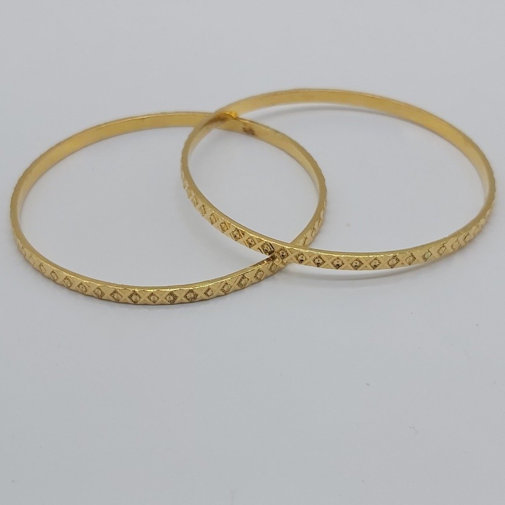 Gold stylish delicate bangles